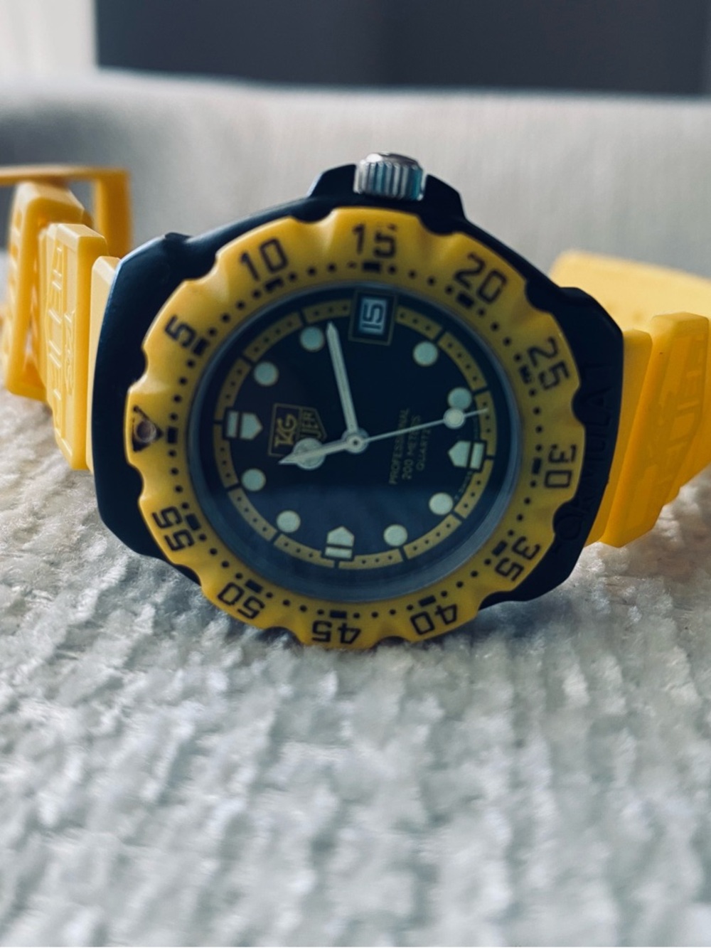 Yellow Sport Silicone Strap Dive-Style Watch - Picture 6 of 9